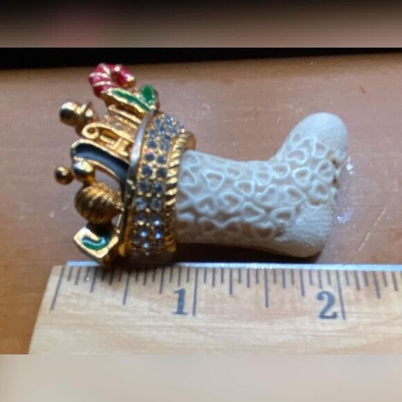 Christmas Stocking Brooch Pin Rhinestone Enamel Gold Tone Candy Cane White 2" - Picture 3 of 3